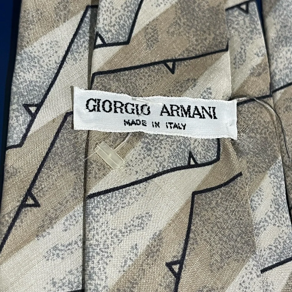 Giorgio Armani Geometric Triangle Silk Tie Mens Black Beige Gray Vintage 80s 90s